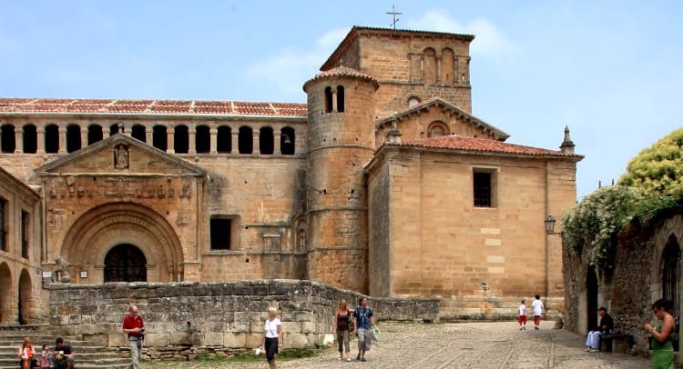 Santillana del Mar - Ruta por los Valles Pasiegos y los más Verdes de Cantabria
