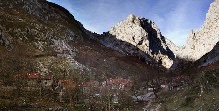 Bulnes - Ruta por Picos de Europa y la Cornisa Cantabrica