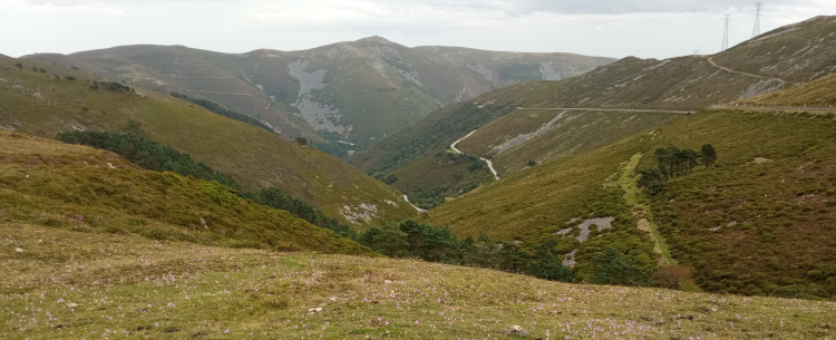 Subida al Alto de La Marta - Ruta entre los ríos Narcea y Navia en Asturias