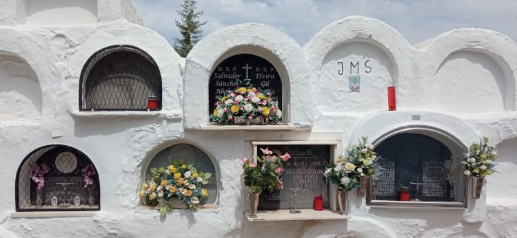 Cementerio de Sayalonga - Ruta por las montañas de Málaga y Granada