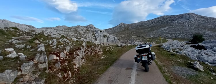 Subida al Alto de Gamoneteiro - Ruta por Asturias natural