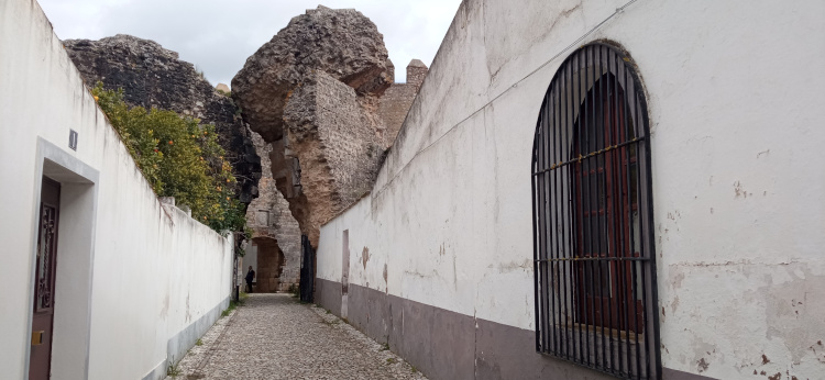Entrada al Castillo de Serpa - Ciudades del Alentejo Interior