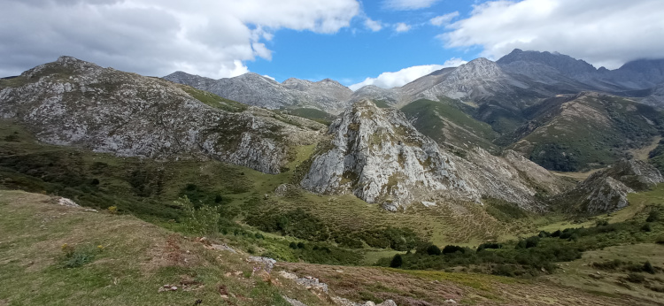 Macizo de Peña Ubiña desde el Mirador Ventana de Las Ubiñas - Ruta por Asturias natural