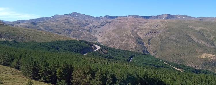 Figura inconfundible de El Veleta - Ruta por Sierra Nevada