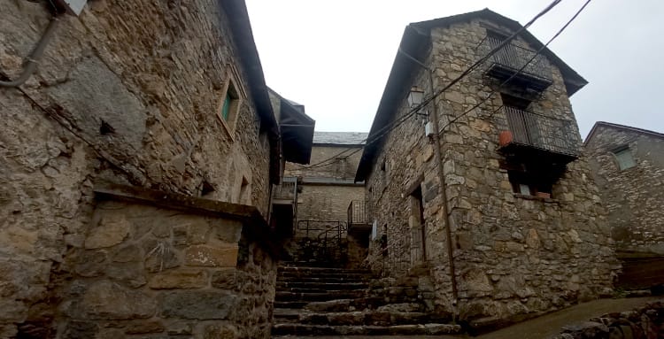Hoz de Jaca - Ruta por carretera en el Pirineo Aragonés: Ordesa y Tena