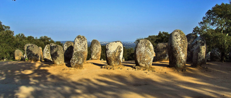 Crómlech de los Almendros (Wikimedia Commons - Vitor Oliveira) - Ruta Nacional 2 - Etapa Sur